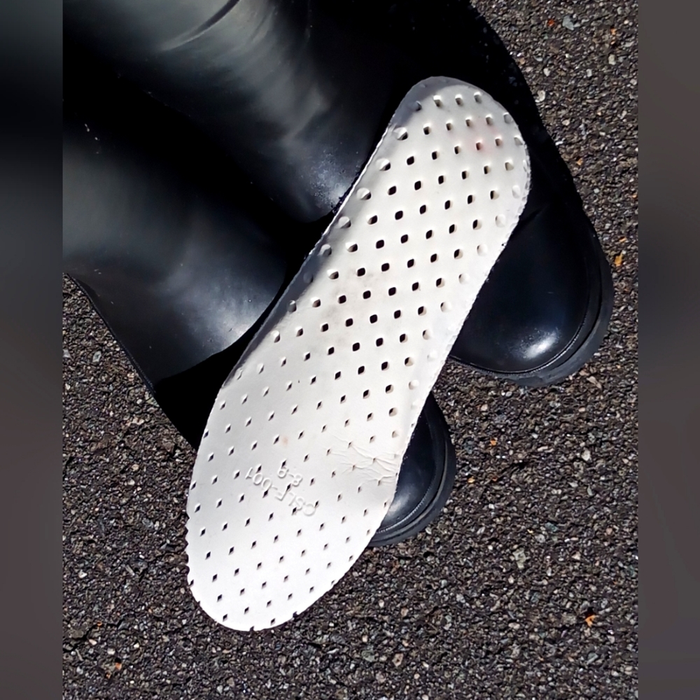 Sorel Joan Wedge Tall Waterproof (low heel) Rain Boots (pre-loved) - Picture 9 of 16